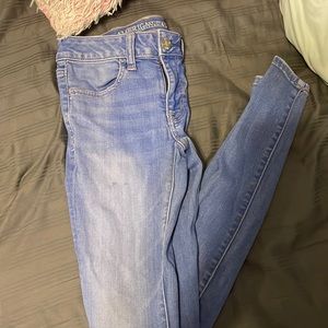 American weighing a size 2 long